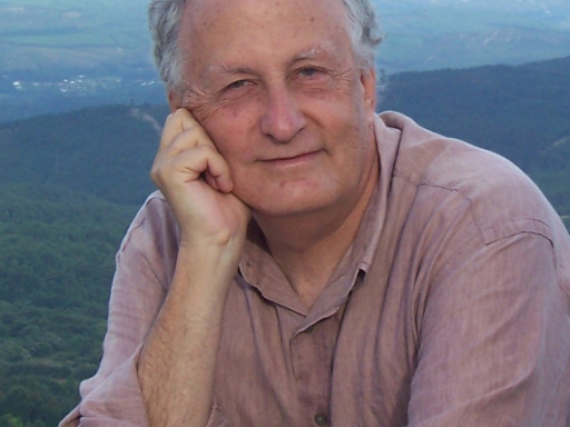 Alexandre Quintanilha é o primeiro convidado de uma série de debates do CCMAR Generic representation of Alexandre Quintanilha é o primeiro convidado de uma série de debates do CCMAR